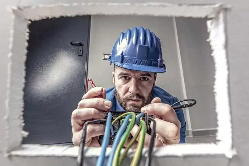 Zdjęcie Cena usługi elektryka Kwoty za prace