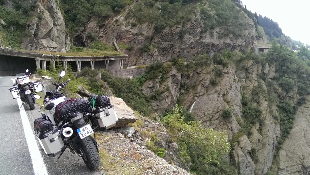 Zdjęcie Najlepsze trasy motocyklowe w Rumunii - odkryj niebezpieczne drogi