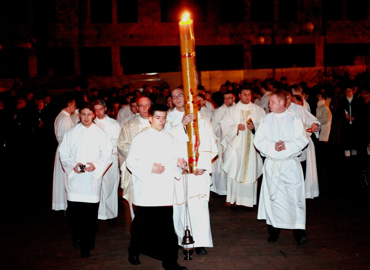Zdjęcie Paschał – co oznaczają symbole i ich znaczenie w liturgii?