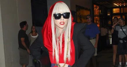 Zdjęcie Z kim jest Lady Gaga? Poznaj jej obecnego partnera i historię
