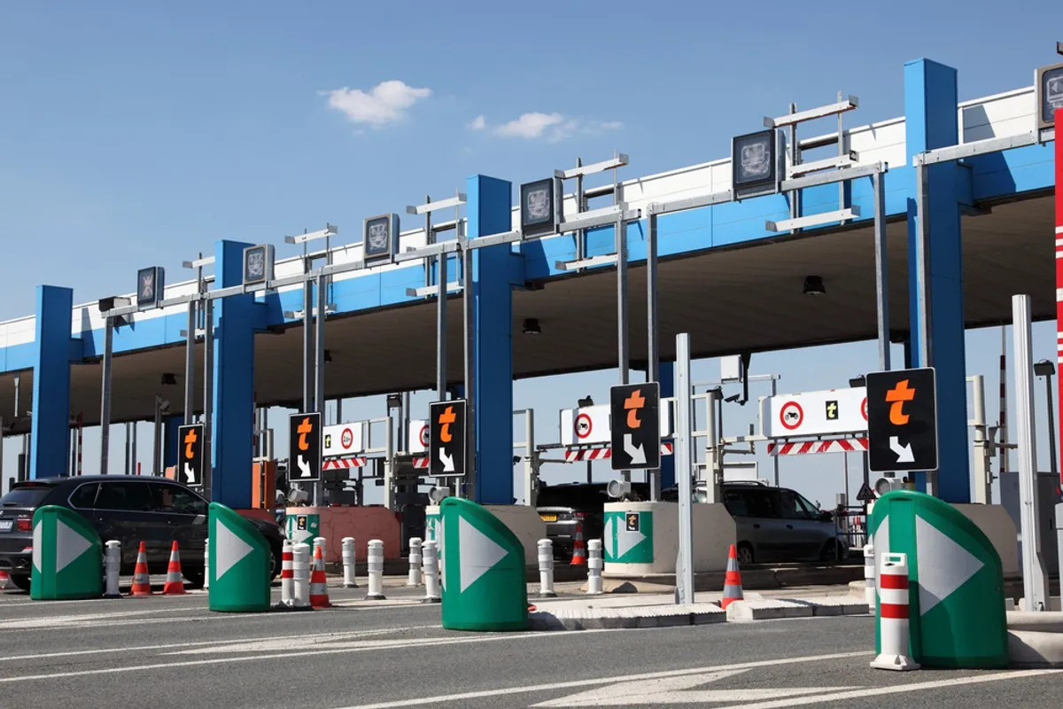 Zdjęcie Czy na autostradzie A1 można płacić kartą? Sprawdź dostępne metody płatności!