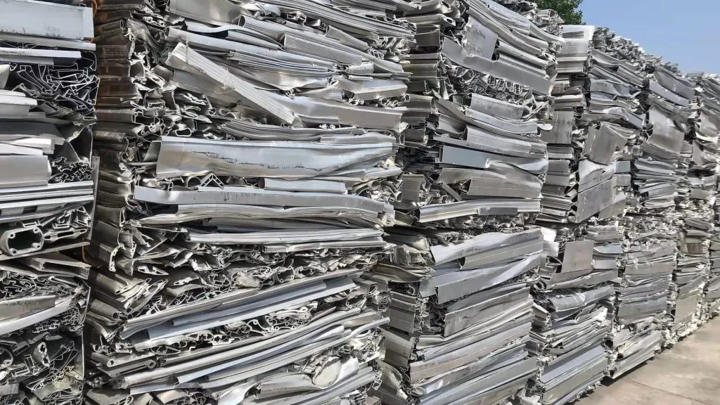 Zdjęcie Czy folia aluminiowa nadaje się do recyklingu? Poznaj korzyści i proces przetwarzania tego cennego surowca