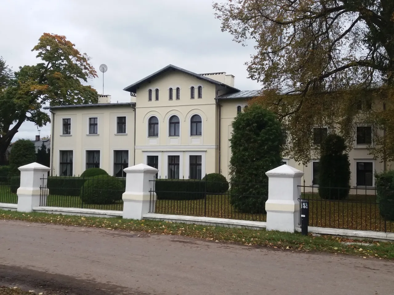 Zdjęcie Pałac w Kłaninie: odkryj jego fascynującą historię i architekturę