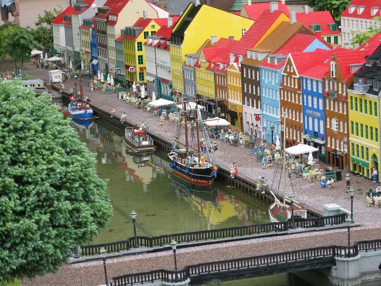 Zdjęcie W jakim kraju jest Legoland? Odkryj niesamowite lokalizacje parków