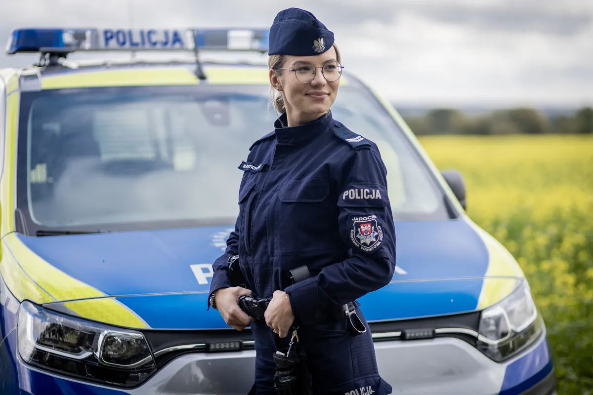 Zdjęcie Kto jest zwolniony z alarmu w policji? Zasady i wyjątki dla rodziców