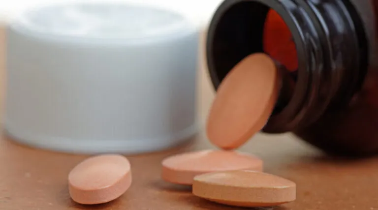 Zdjęcie Leki na cholesterol: rano czy wieczorem? Sprawdź najlepszą porę!