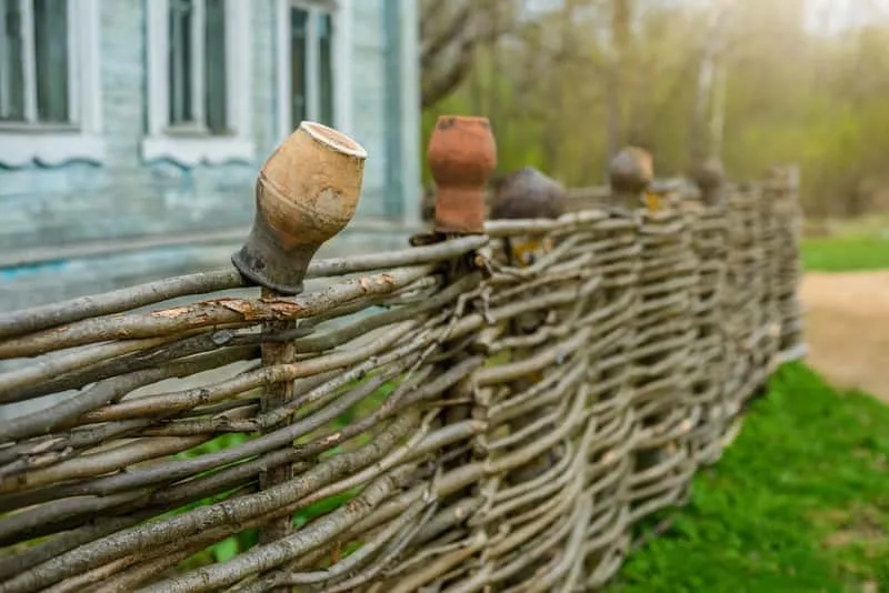 Zdjęcie Jak zrobić płot z wikliny - proste kroki i praktyczne porady