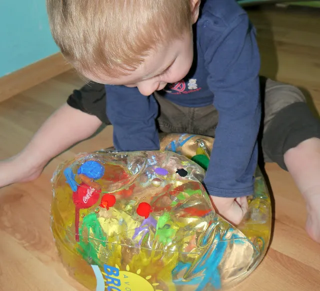 Zdjęcie Zajęcia sensoryczne dla dzieci: 20+ przykładów zabaw i inspiracji