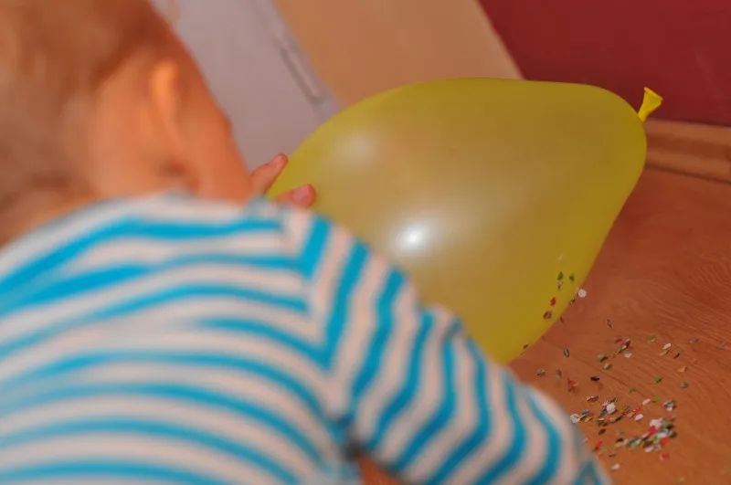 Zdjęcie Jak naelektryzować balon z konfetti, aby efekt był zaskakujący?