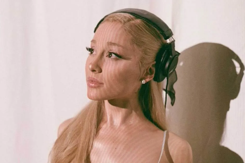 Zdjęcie ariana grande podpisuje nową umowę menedżerską