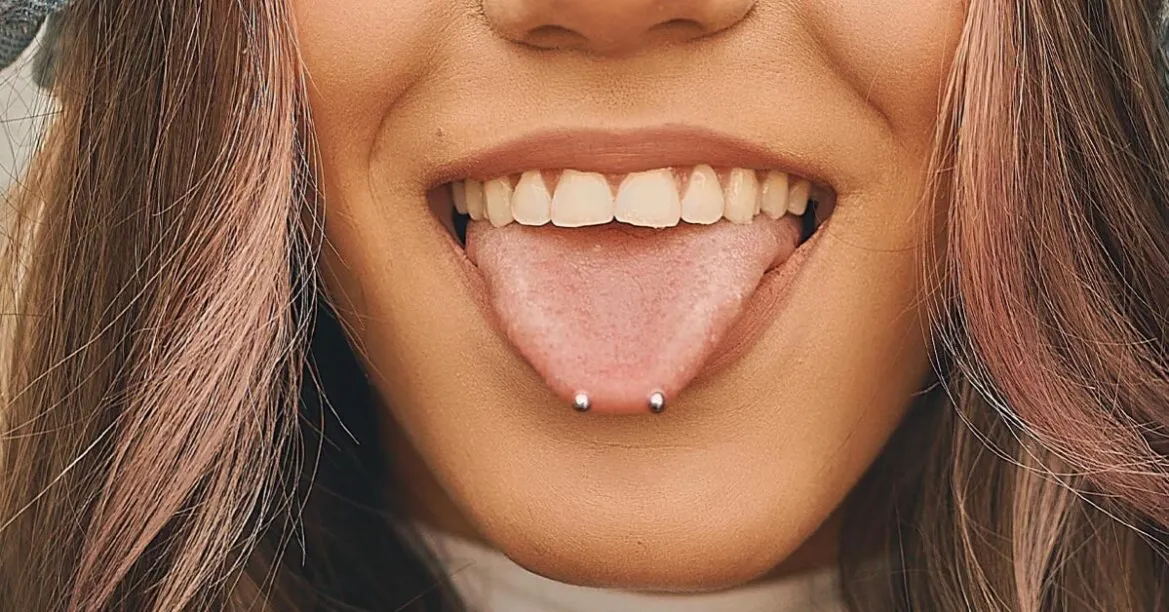 Zdjęcie Snake eye piercing: dlaczego jest niebezpieczne i jak uniknąć powikłań