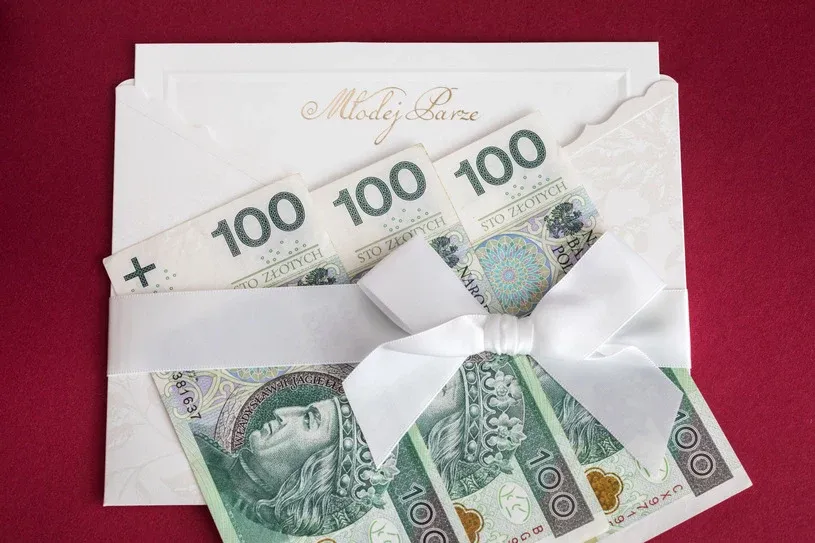 Zdjęcie Ile daje chrzestna na wesele? Aktualne kwoty i trendy 2023