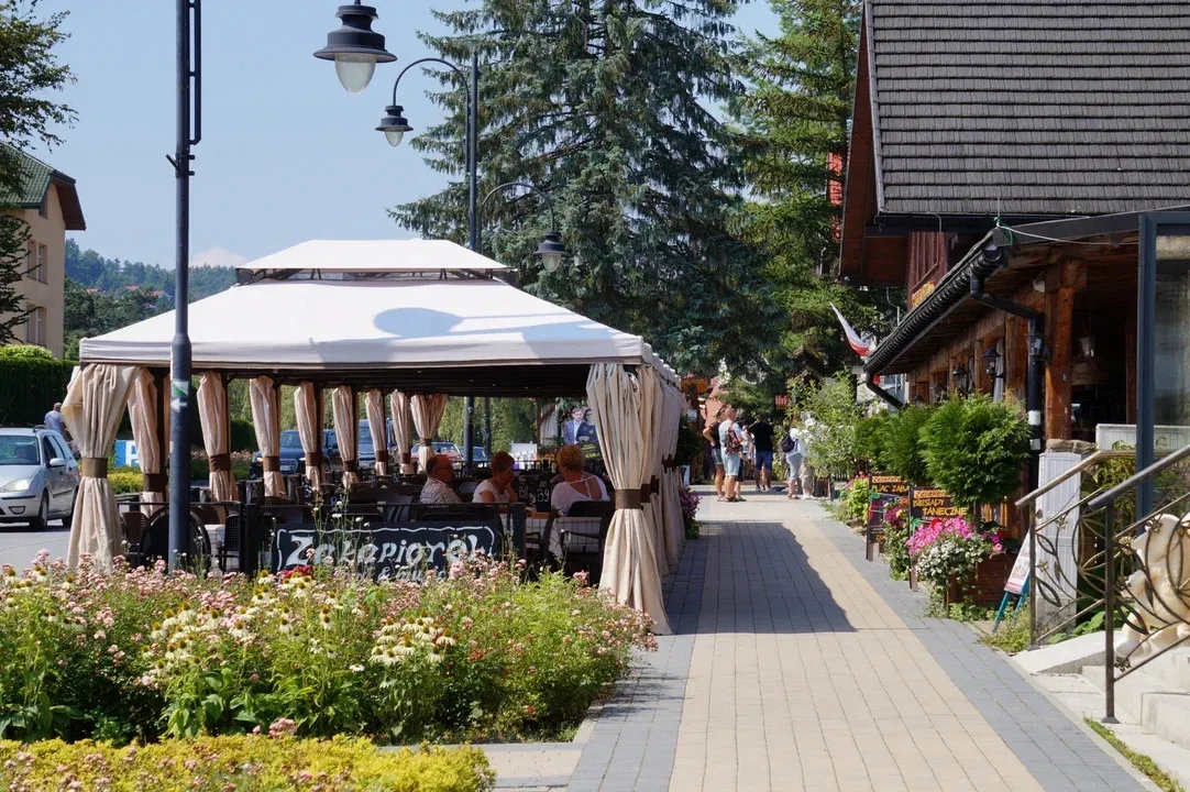 Zdjęcie Gdzie zjeść w Bieszczadach? Odkryj najlepsze restauracje i smaki
