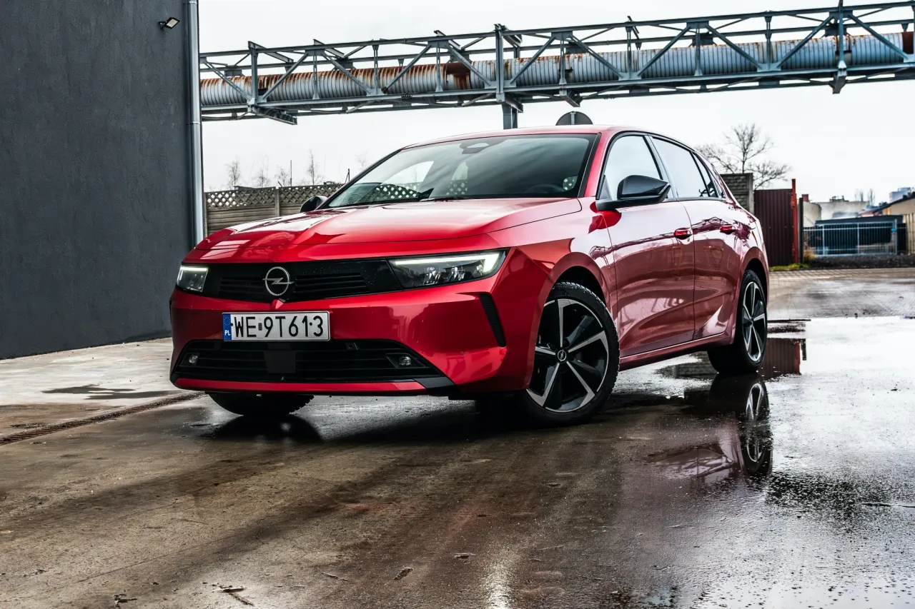 Zdjęcie Ile pali Opel Astra 1.6 benzyna? Sprawdź zużycie, problemy i opinie użytkowników