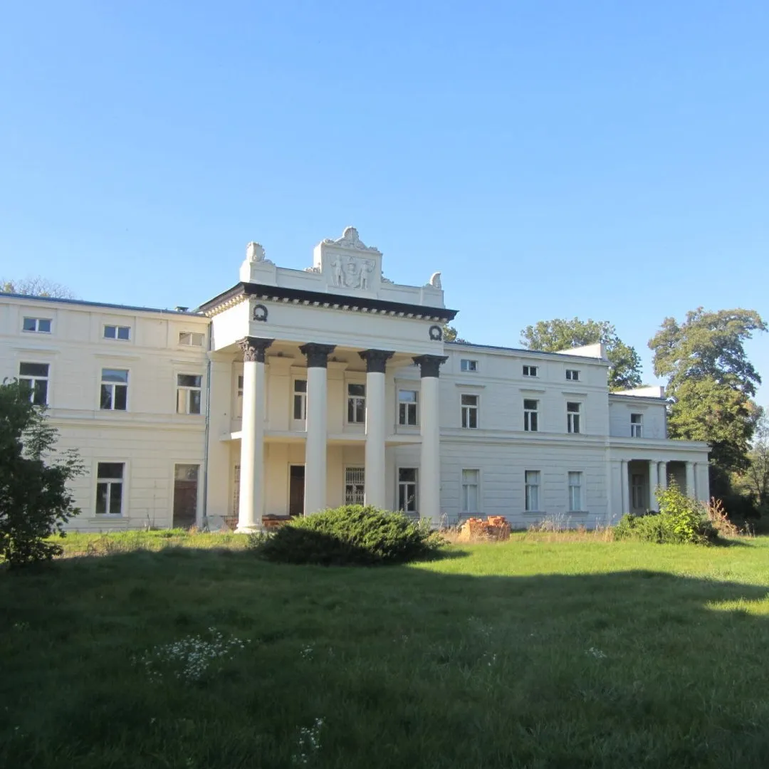 Zdjęcie Pałac w Głuchowie - odkryj jego fascynującą historię i atrakcje