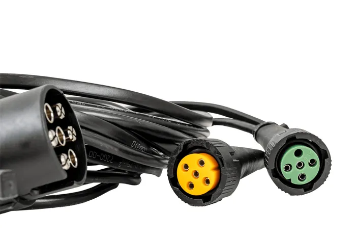 Zdjęcie Od czego jest żółty przewód w naczepie i jak uniknąć problemów?