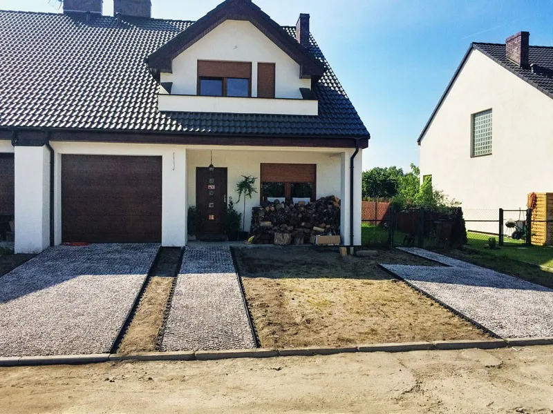 Zdjęcie Najtrwalsze trawy na podjazd. Które nie zniszczą się pod ciężarem samochodu?