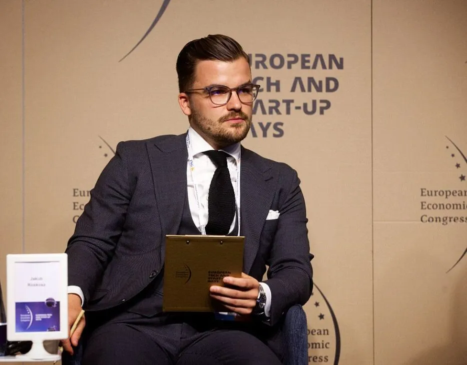 Zdjęcie Poznaj kim jest Jakub Roskosz: sukces od bloga po imperium e-commerce