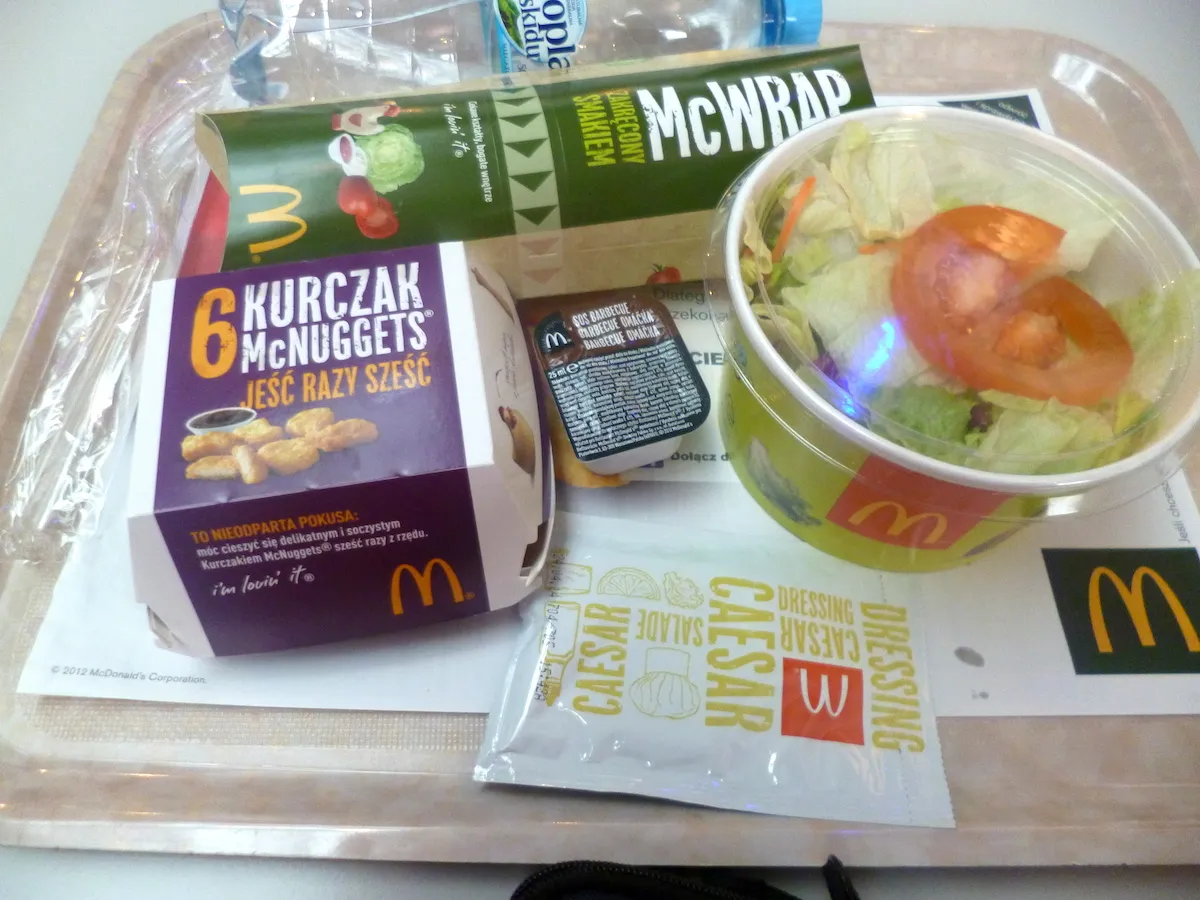 Zdjęcie Ile kosztuje sałatka premium w McDonald&#039;s? Zaskakujące ceny i składniki