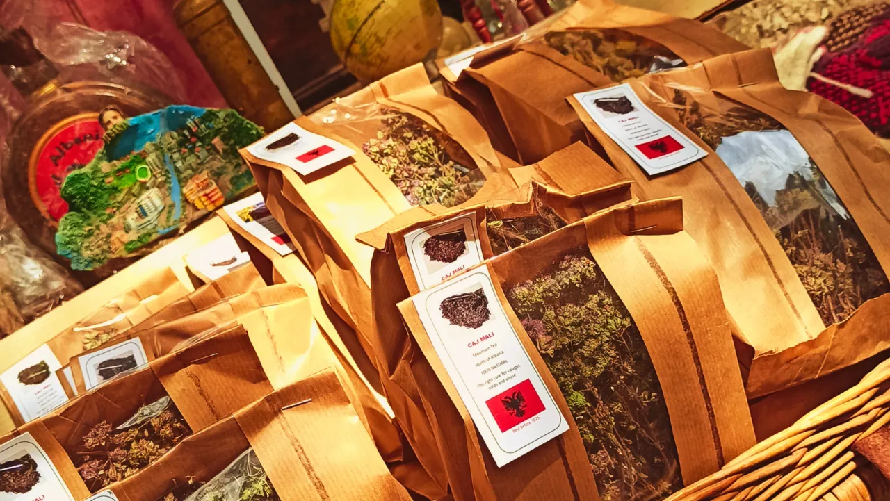 Zdjęcie Co warto przywieźć z Albanii? Najlepsze pamiątki i lokalne przysmaki