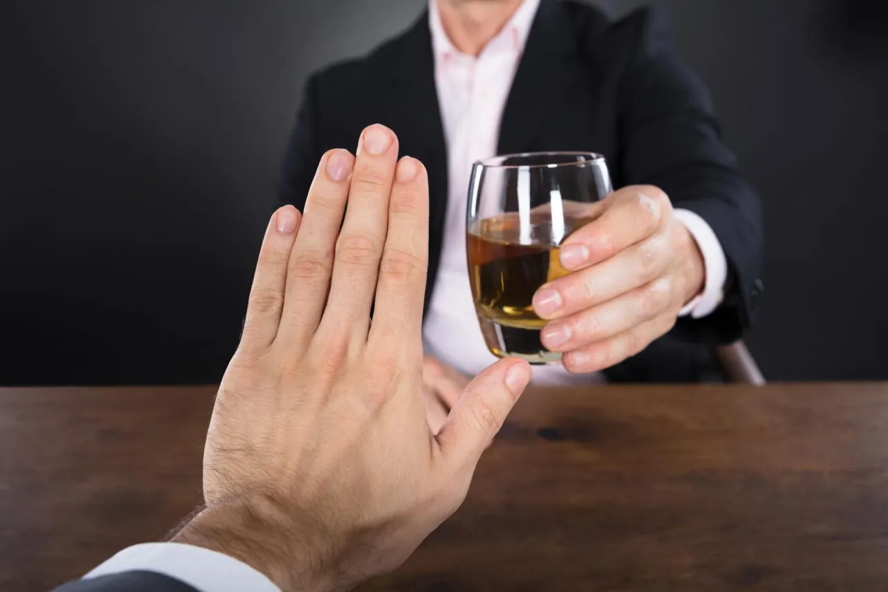 Zdjęcie Czy alkohol tuczy? Sprawdź, jak wpływa na Twoją wagę i zdrowie