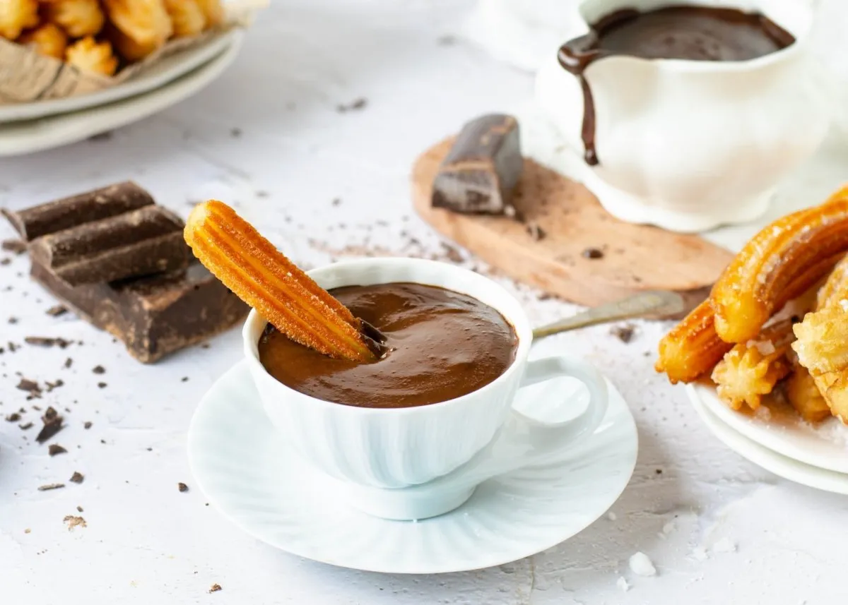 Zdjęcie Desayuno chocolate con churros: la tradición que no te puedes perder