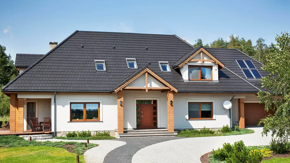 Zdjęcie Ile waży dachówka? Kluczowe informacje o wadze dachówek ceramicznych