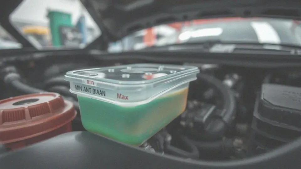 Zdjęcie Ile kosztuje wymiana chłodnicy? Sprawdź ceny i uniknij wysokich wydatków