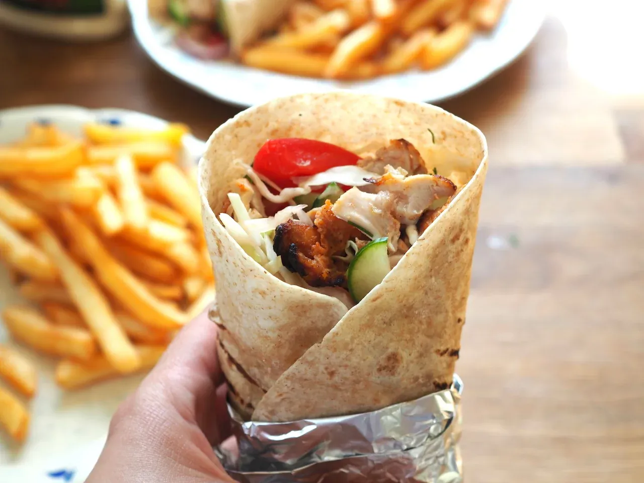 Zdjęcie Domowy Kebab: Przepis Jak z Budki - Mięso, Sosy i Składanie