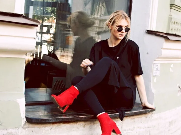 Zdjęcie Do czego nosić bordowe buty: 7 stylizacji na każdą okazję