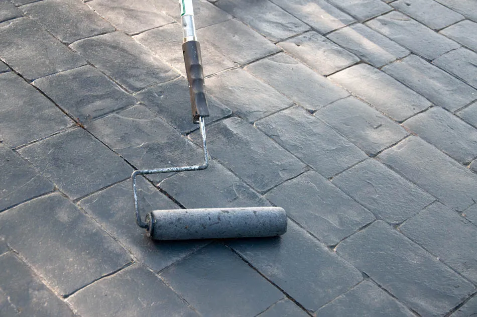 Zdjęcie Co położyć na stary chodnik betonowy, aby zyskał nowy wygląd?
