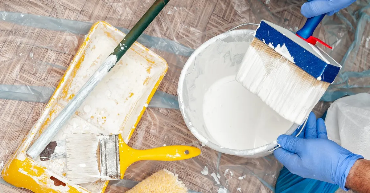 Zdjęcie Gdzie wyrzucić farby po remoncie? Sprawdź, jak uniknąć kar za nielegalne składowanie