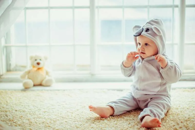 Zdjęcie Kiedy dziecko samo siada? Poznaj kluczowe etapy rozwoju małego bohatera