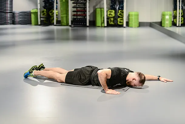 Zdjęcie Jak rozciągać klatkę piersiową, aby uniknąć bólu i poprawić postawę