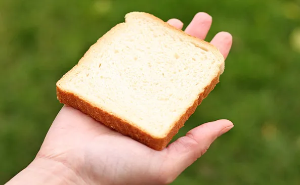 Zdjęcie Ile kalorii ma chleb tostowy? Zaskakujące wartości kaloryczne!