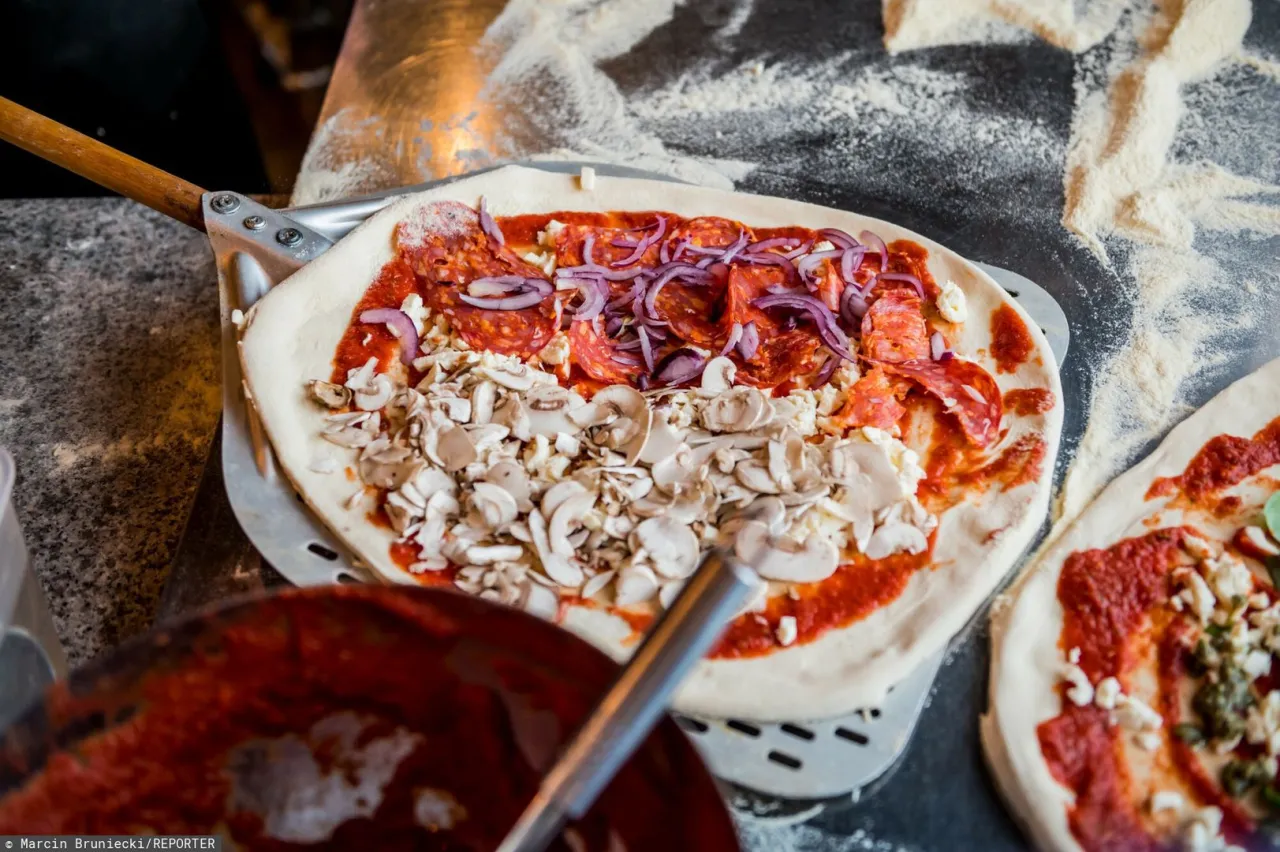 Zdjęcie Ile kosztuje mała pizza? Ceny w Pizzeriach, które zaskakują