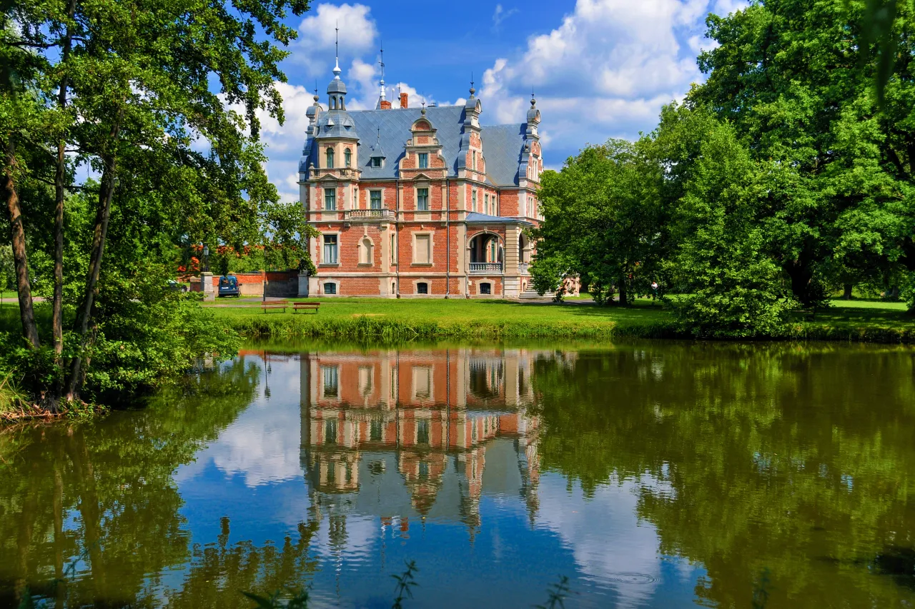 Zdjęcie Pałac w Kobylnikach - historia, architektura i tajemnice tego miejsca