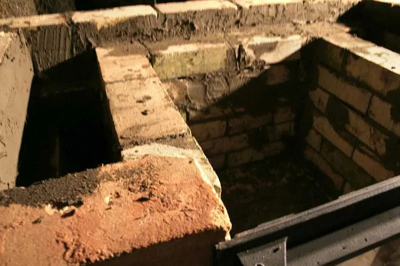 Zdjęcie Jak ułożyć cegły szamotowe w piecu co, aby uniknąć błędów?