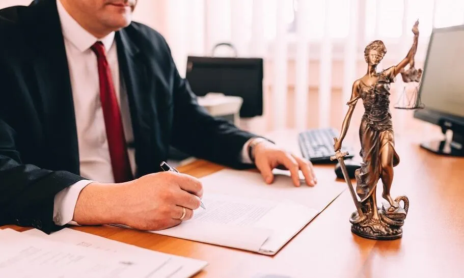 Zdjęcie Czym różni się radca prawny od doradcy prawnego? Kluczowe różnice