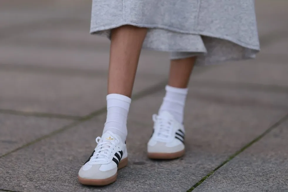 Zdjęcie Sneakersy czy jeszcze modne? Odkryj najnowsze trendy i style