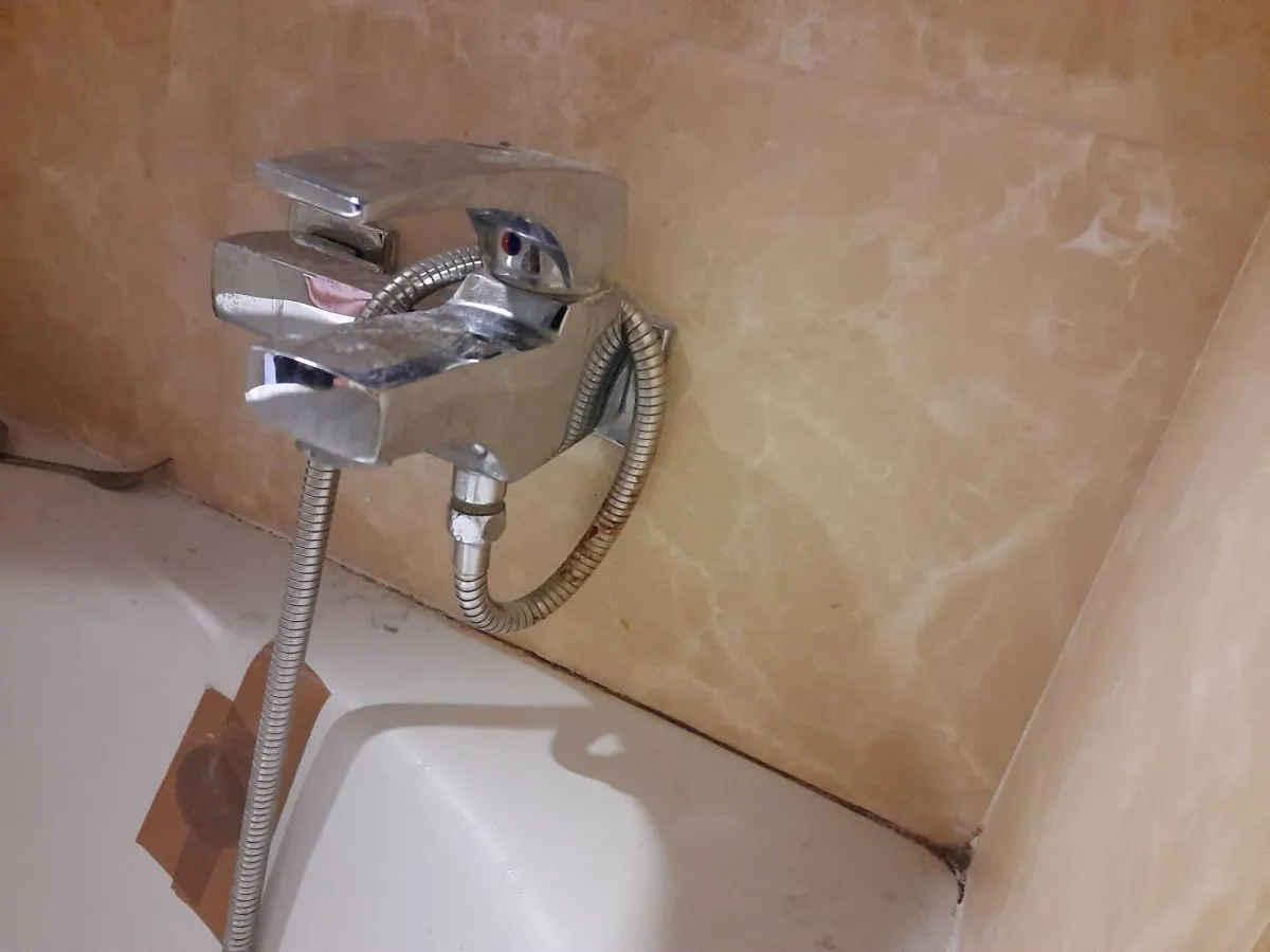 Zdjęcie Jak wymienić baterię w wannie i uniknąć kłopotów z instalacją