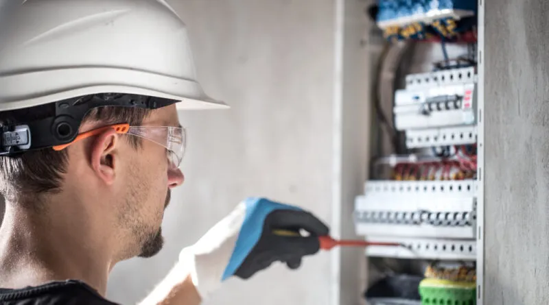 Zdjęcie Ile zarabia elektryk w USA? Zaskakujące różnice w wynagrodzeniach