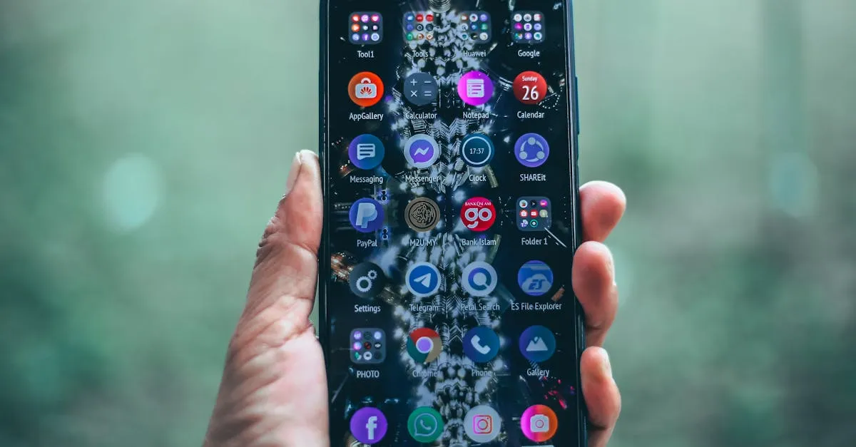 Zdjęcie Jak prawidłowo nakleić folię ochronną na telefon? Przewodnik krok po kroku