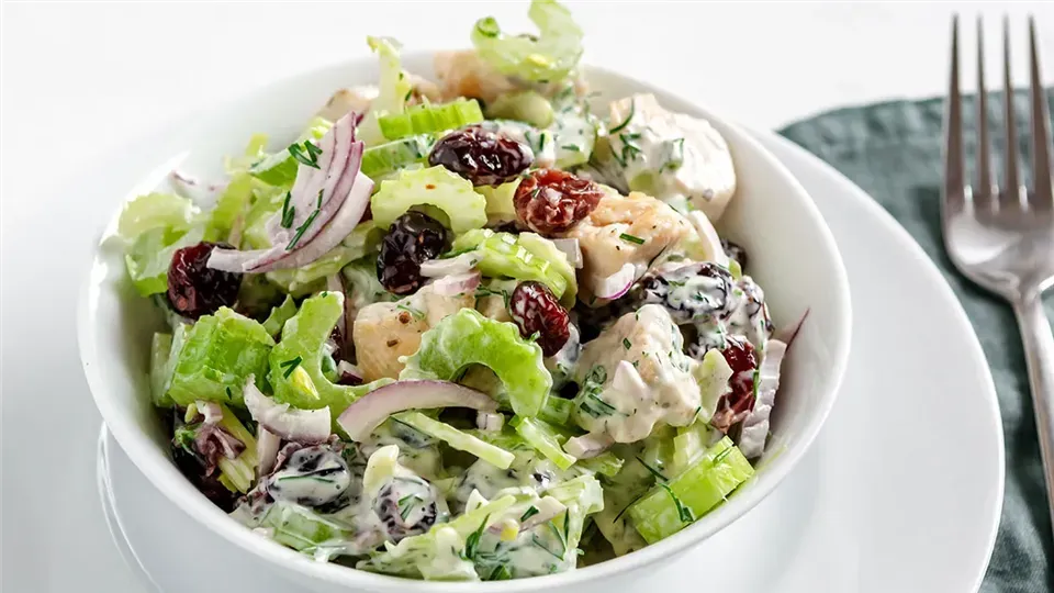 Zdjęcie Jak zrobić sałatkę z selera naciowego, która zachwyci smakiem?