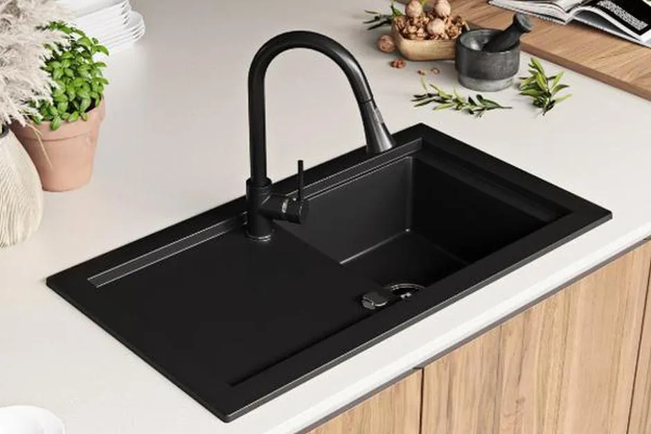 Zdjęcie Wyb&oacute;r zlewu: Granit, stal, ceramika - przewodnik po materiałach