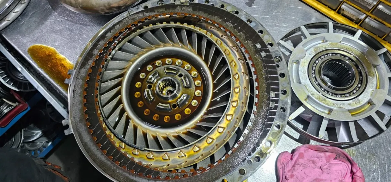 Zdjęcie Jak wlać olej do sprzęgła hydrokinetycznego: 8 kluczowych kroków