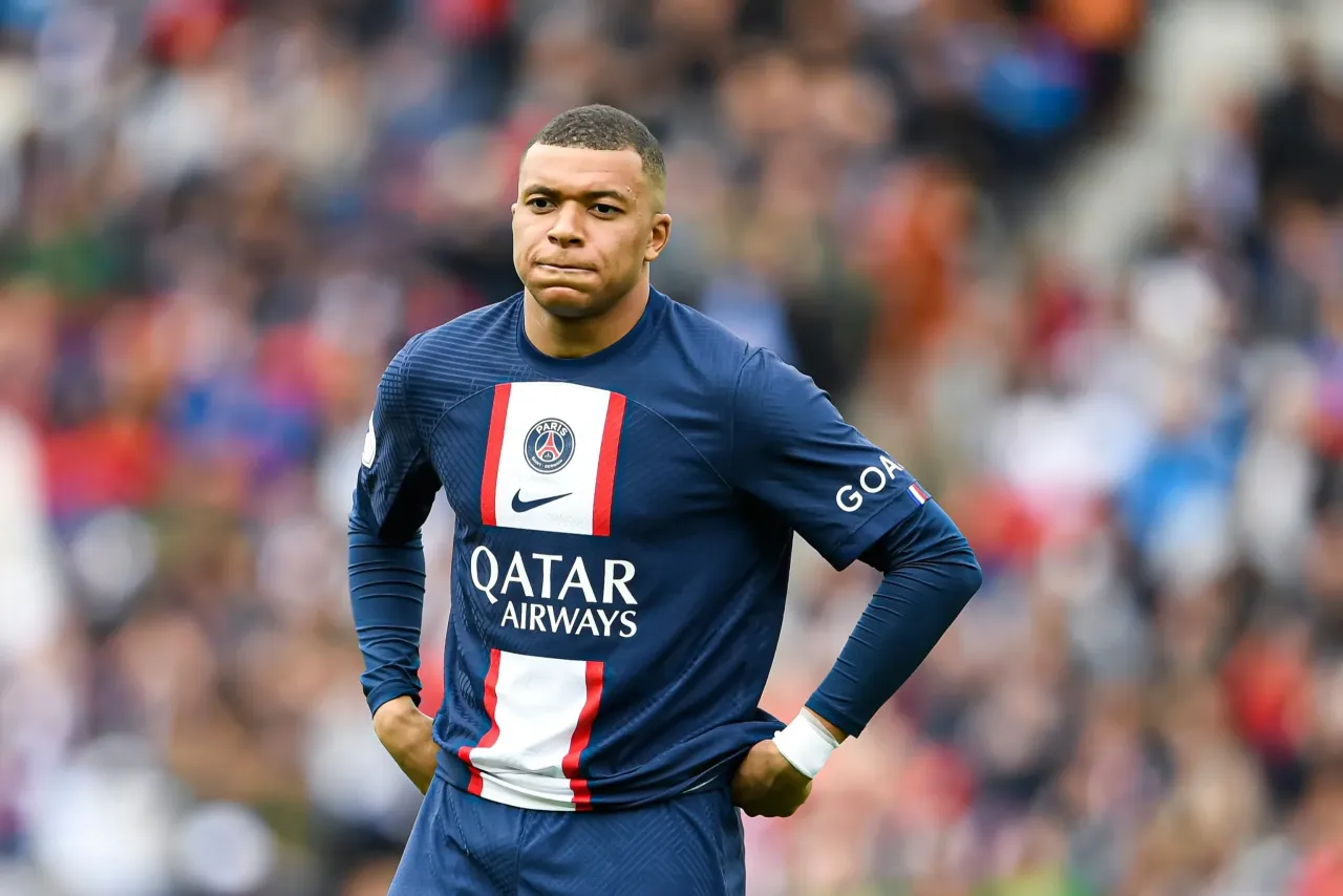 Zdjęcie Ile zarabia Mbappe na tydzień? Szokujące kwoty jego wynagrodzenia