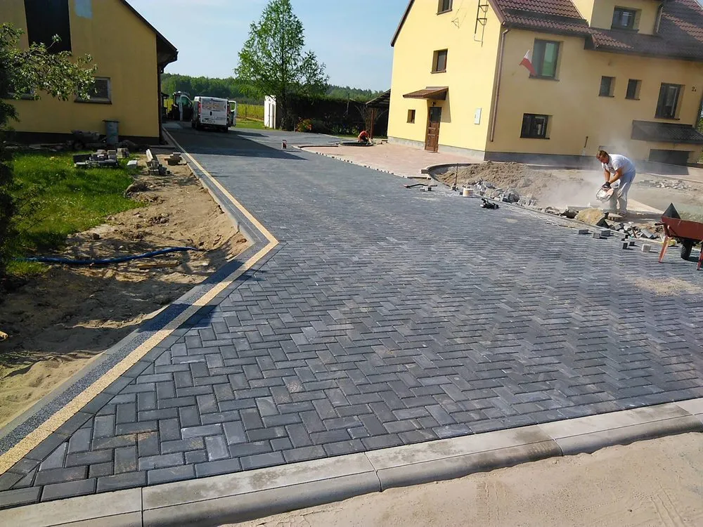 Zdjęcie Jaki żwir pod kostkę brukową? 5 najlepszych rodzajów - poradnik