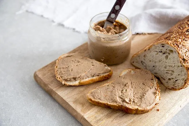 Zdjęcie Pasztet drobiowy kcal - ile kalorii naprawdę ma ten przysmak?