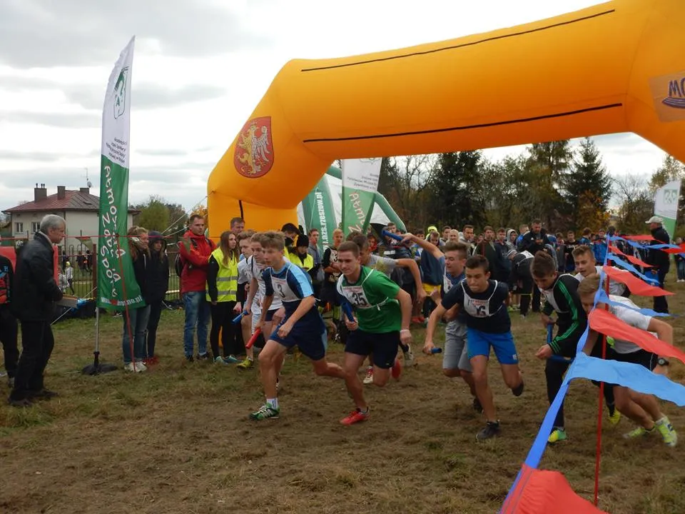 Zdjęcie Bieg na 800 m w szkole podstawowej: czasy i oceny uczniów